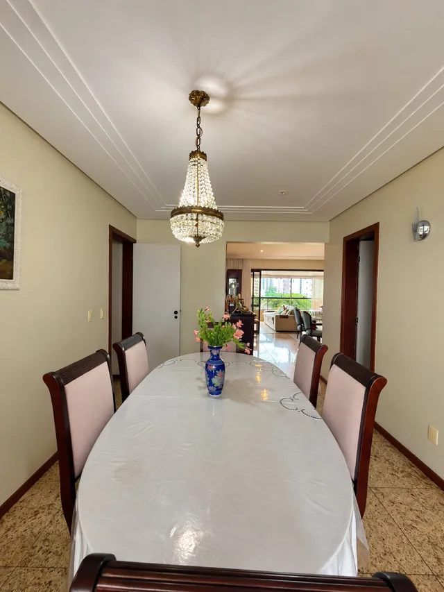 Sala de jantar com varanda