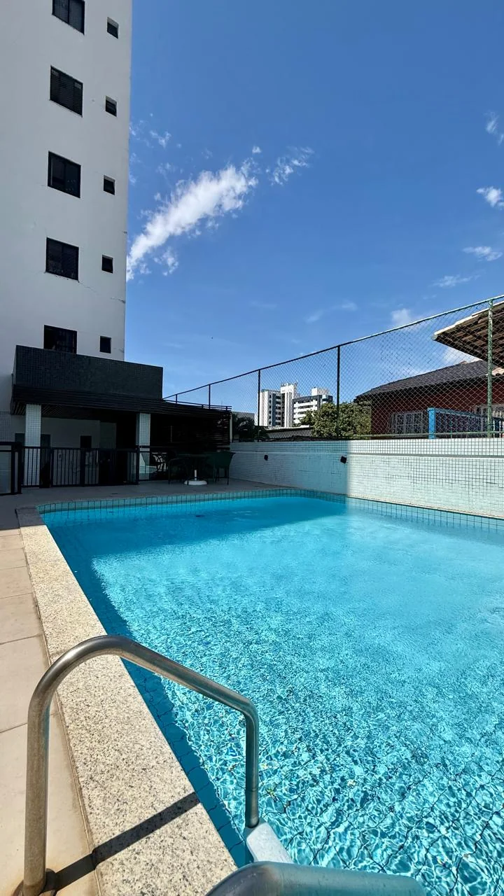 Piscina do condomínio