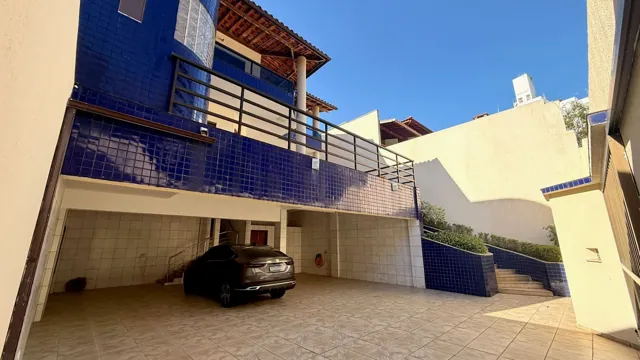 Garagem e acesso