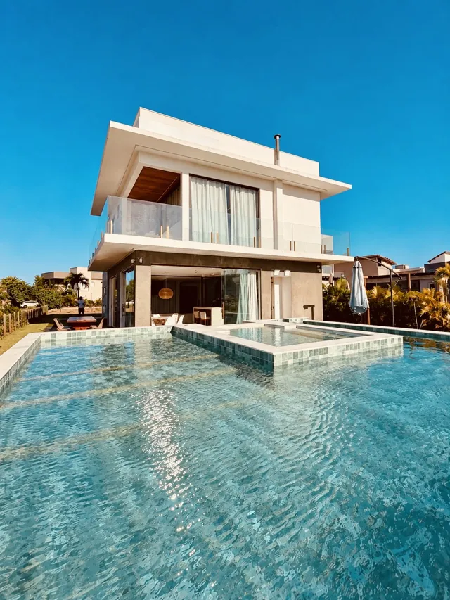 Fachada e piscina da casa no Reserva Sauípe