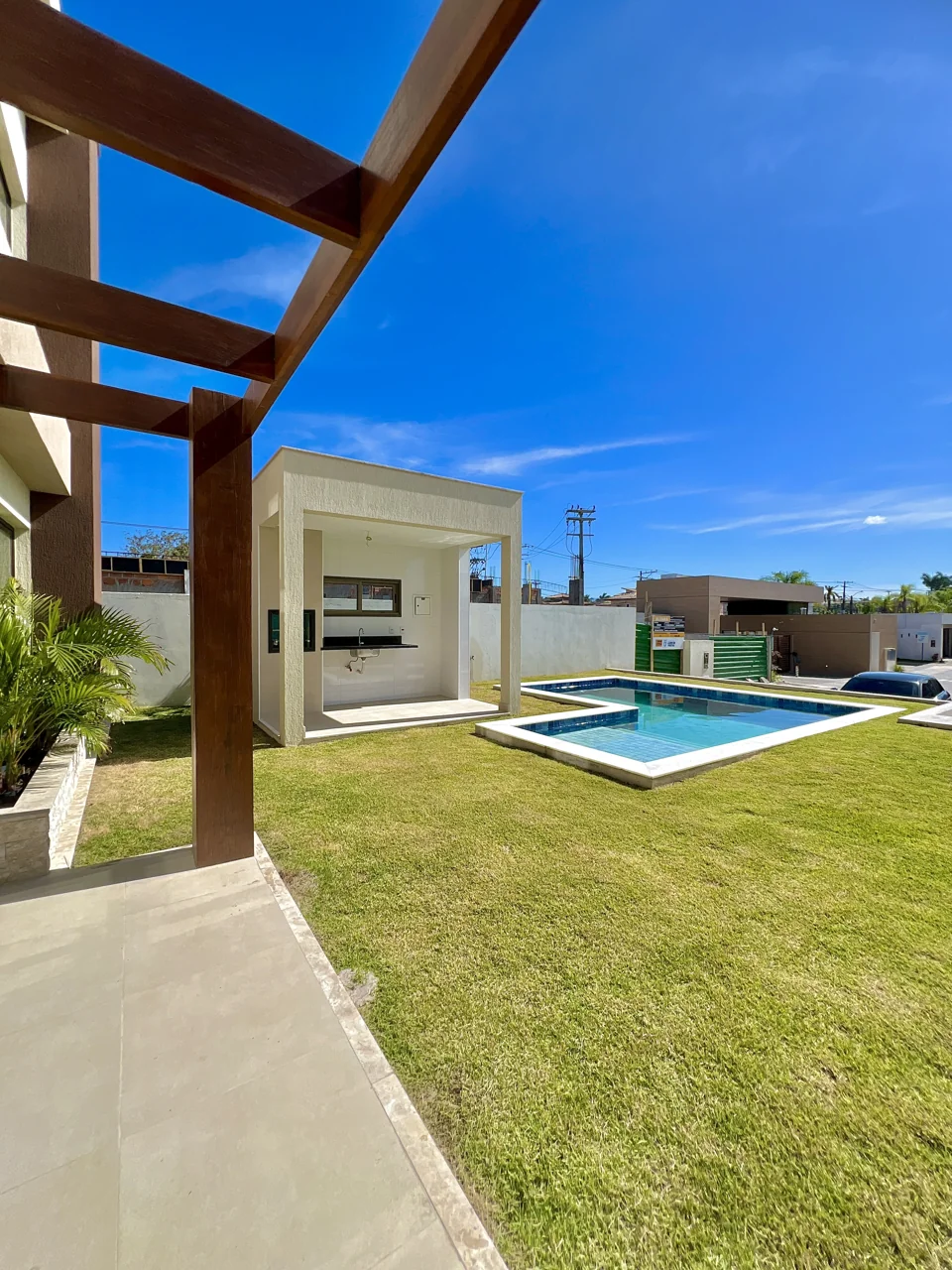 Área externa e piscina