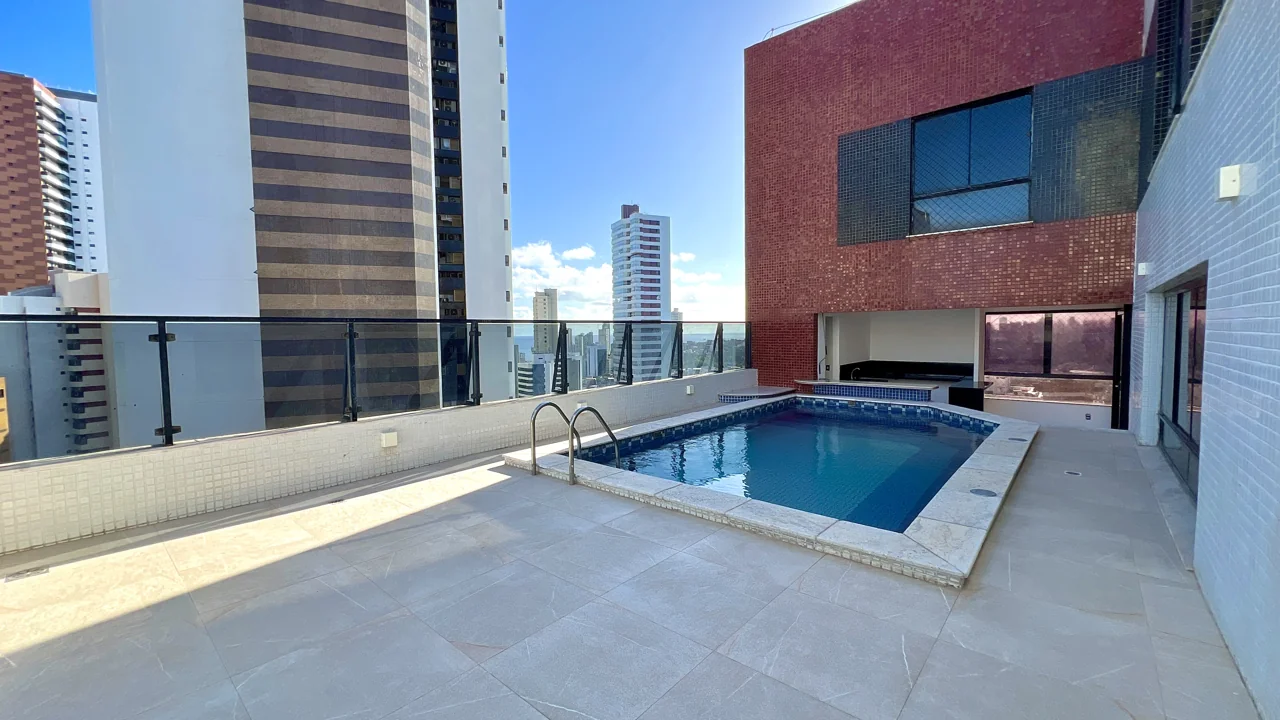 Piscina privativa e terraço