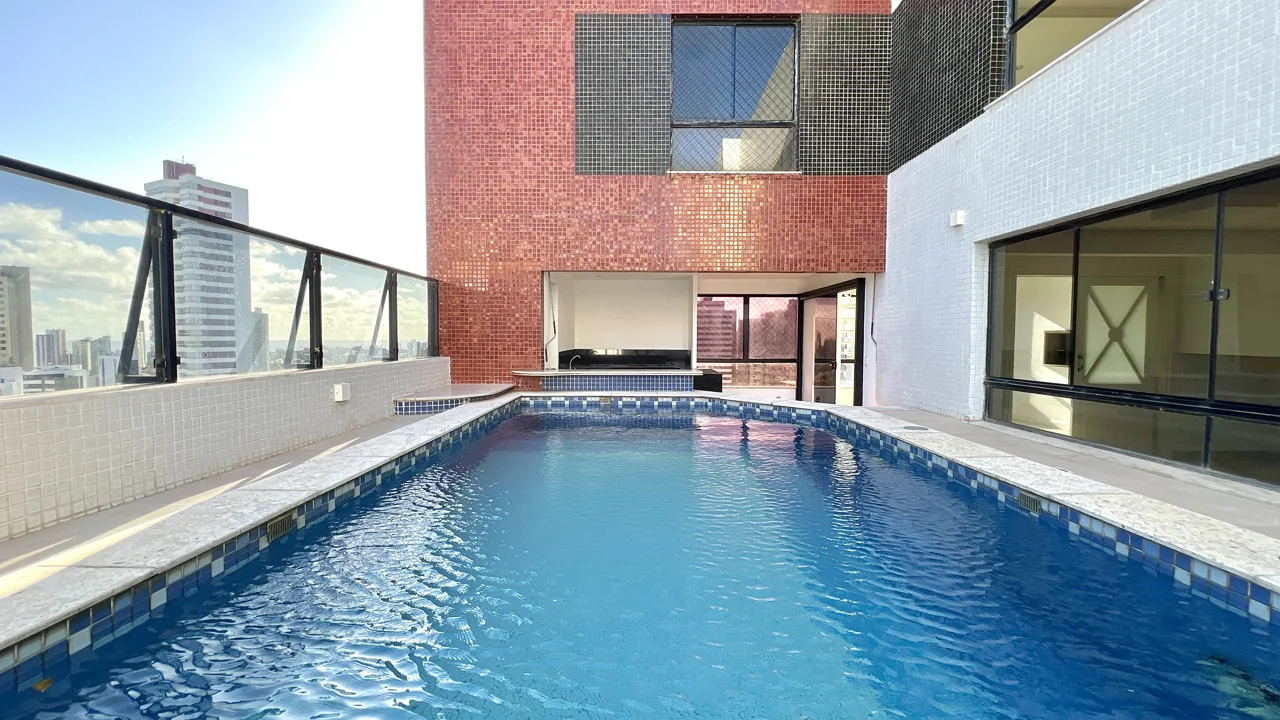 Piscina e área externa